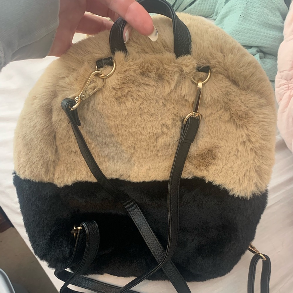 Fur backpack - Picture 3 of 5